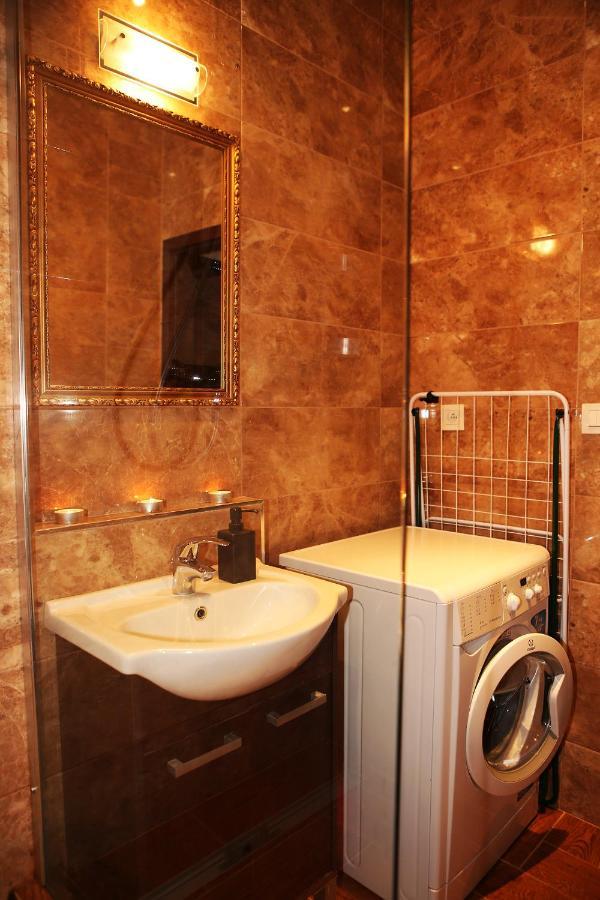 City Center Apartment In Middle Of Братислава Екстериор снимка